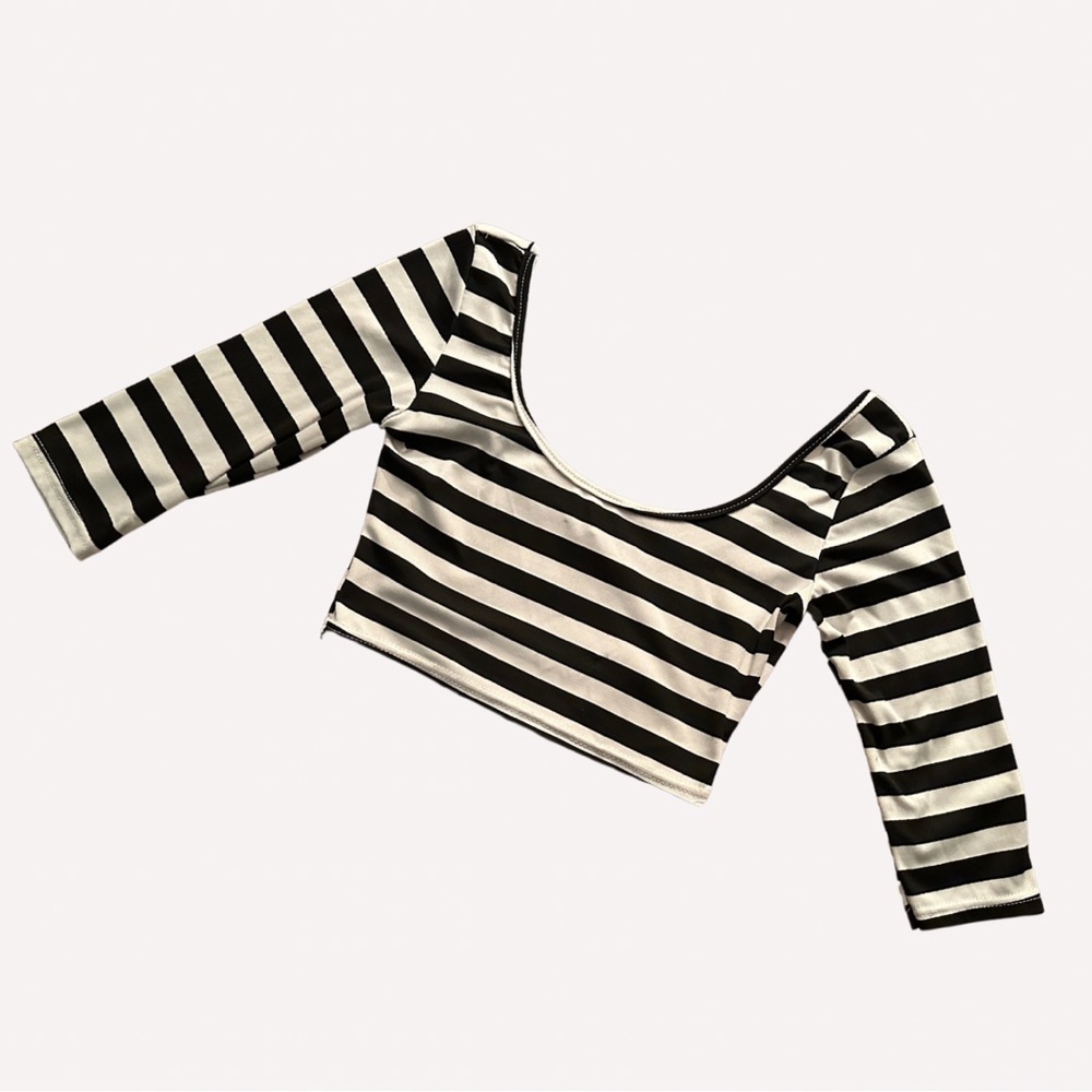 black & white small cropped top